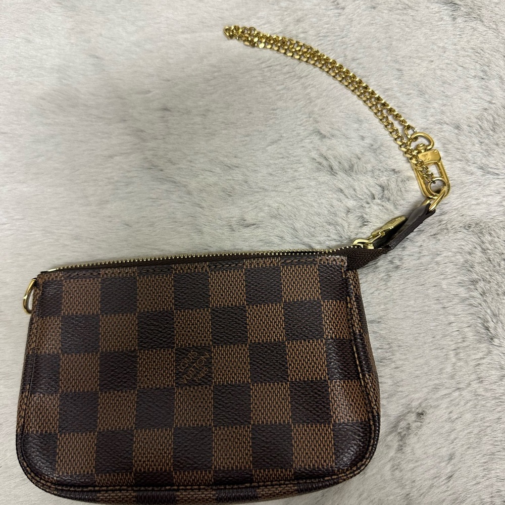 Louis Vuitton Mini Pochette Accessoires - Picture 2 of 7